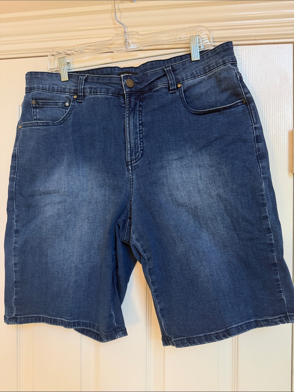 Universal Standard Medium Wash Denim Shorts Sz S (14-16)
